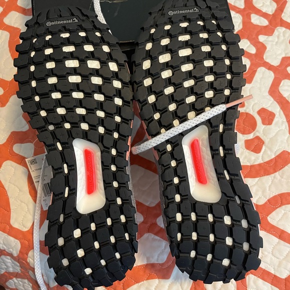 Adidas Ultraboost 10W Shoes - Picture 4 of 5